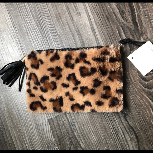 L.I.B. NY Faux Fur Leopard Tassle Clutch - Picture 1 of 5